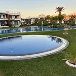 New In A Great Complex Appartement